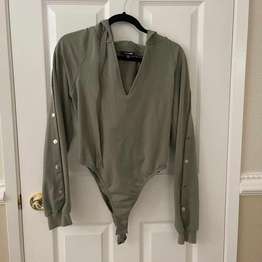 Fashion Nova hoodie bodysuit size medium arm green with button sleeves